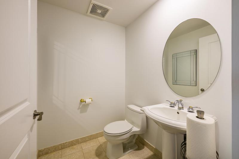  Condo & Townhome Photos