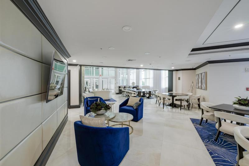  Condo & Townhome Photos