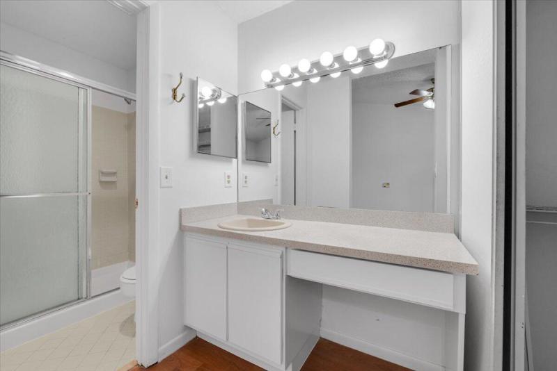  Condo & Townhome Photos