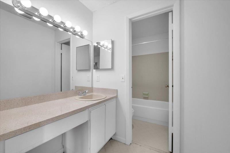  Condo & Townhome Photos