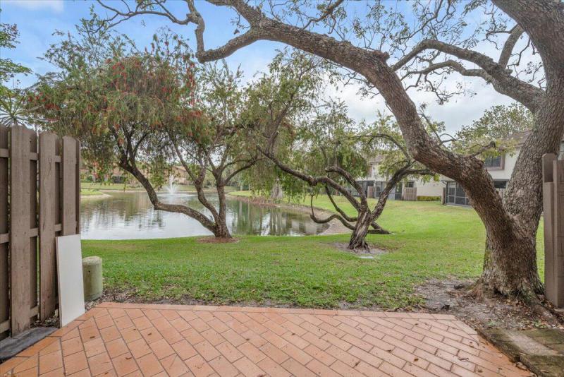  Condo & Townhome Photos