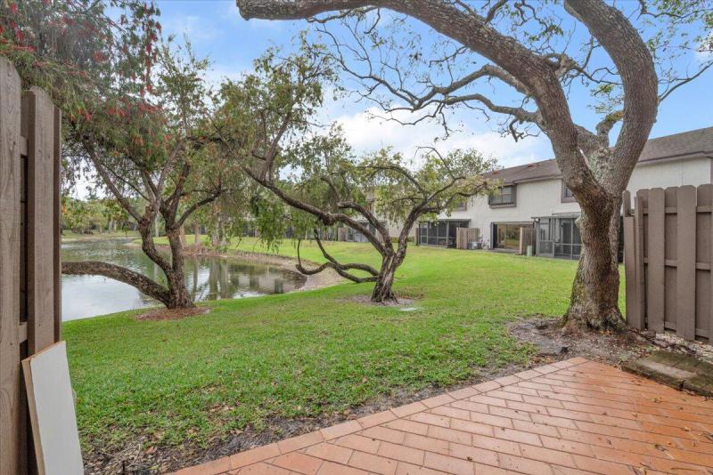  Condo & Townhome Photos