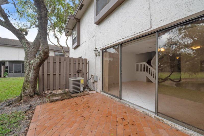  Condo & Townhome Photos