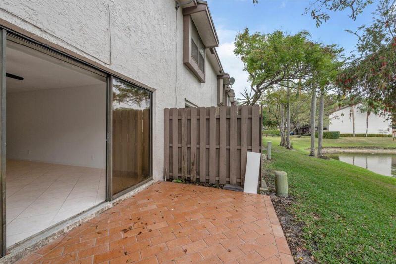  Condo & Townhome Photos