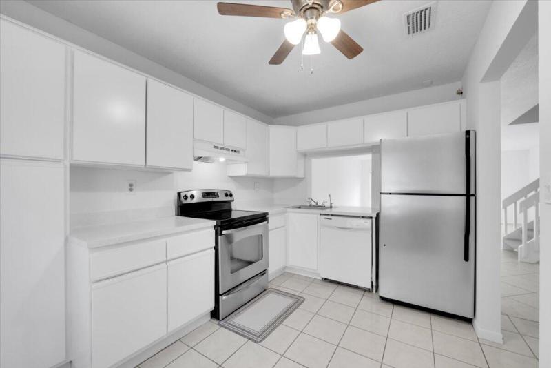  Condo & Townhome Photos