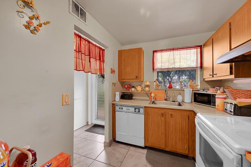  Condo & Townhome Photos