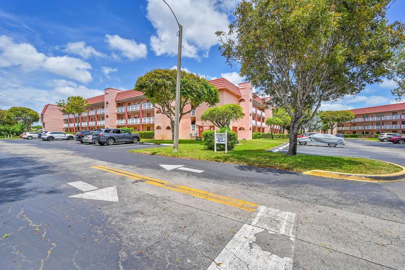  Condo & Townhome Photos