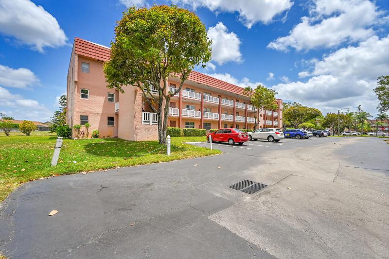  Condo & Townhome Photos