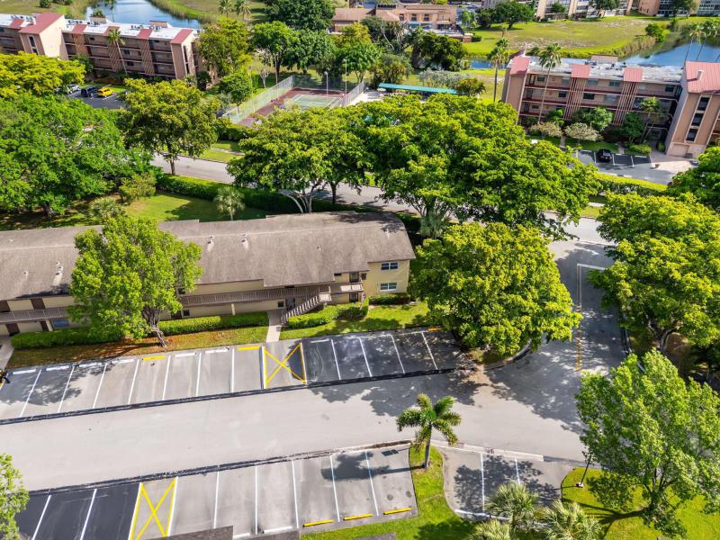  Condo & Townhome Photos