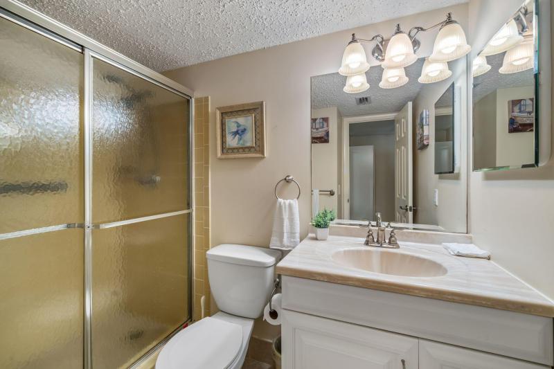  Condo & Townhome Photos