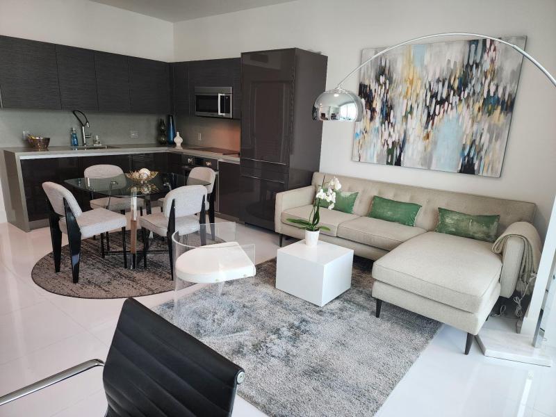  Condo & Townhome Photos