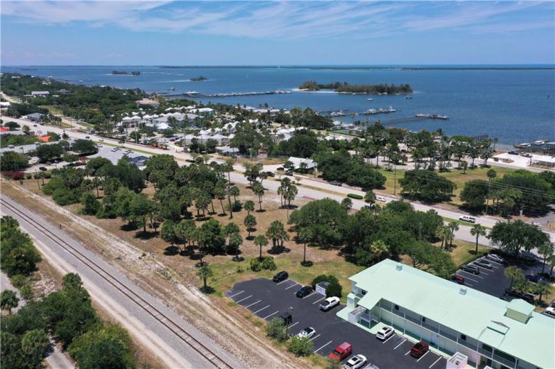 Commercial & Industrial Land Images 