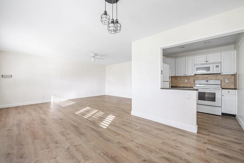  Condo & Townhome Photos