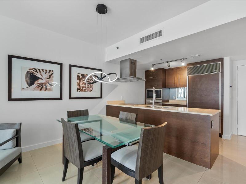  Condo & Townhome Photos