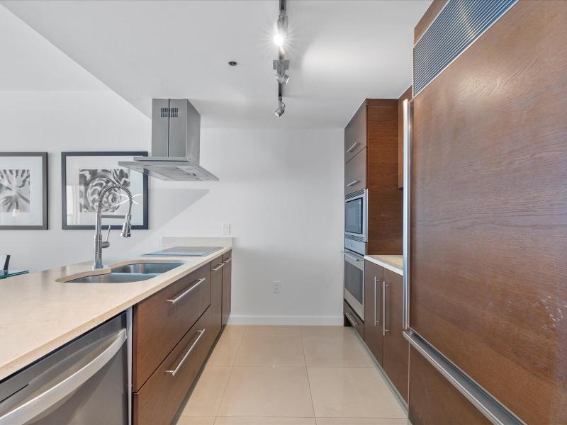 Condo & Townhome Photos