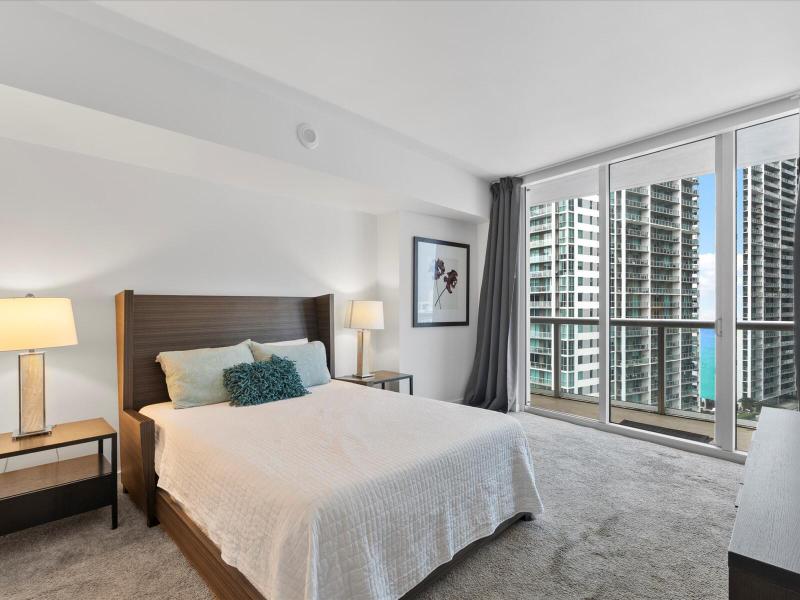  Condo & Townhome Photos