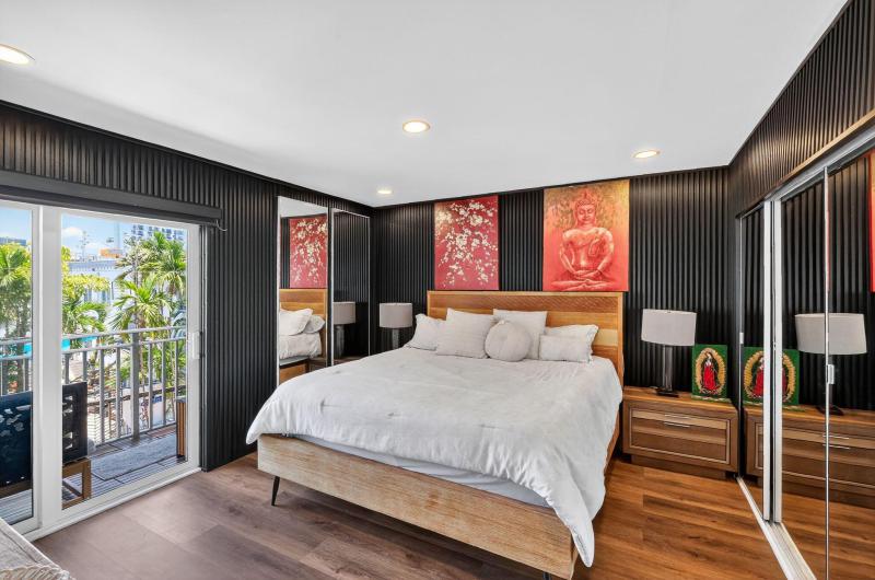  Condo & Townhome Photos