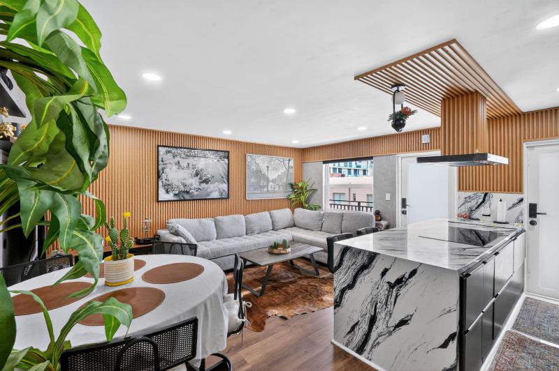  Condo & Townhome Photos