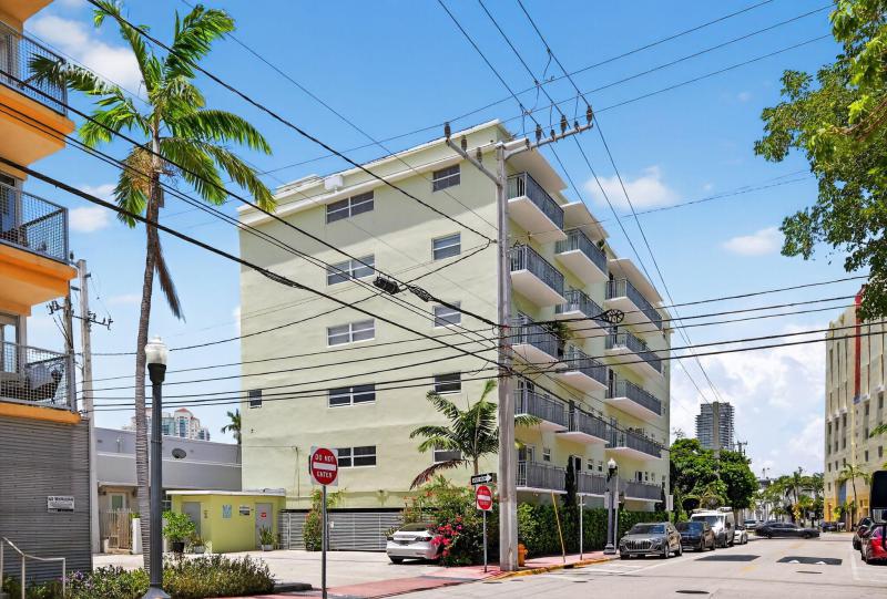  Condo & Townhome Photos