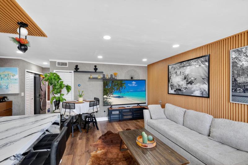  Condo & Townhome Photos