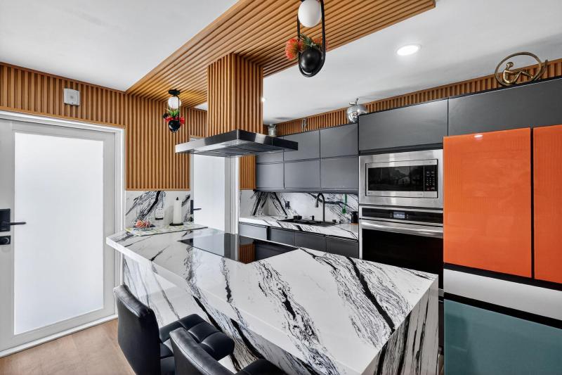  Condo & Townhome Photos