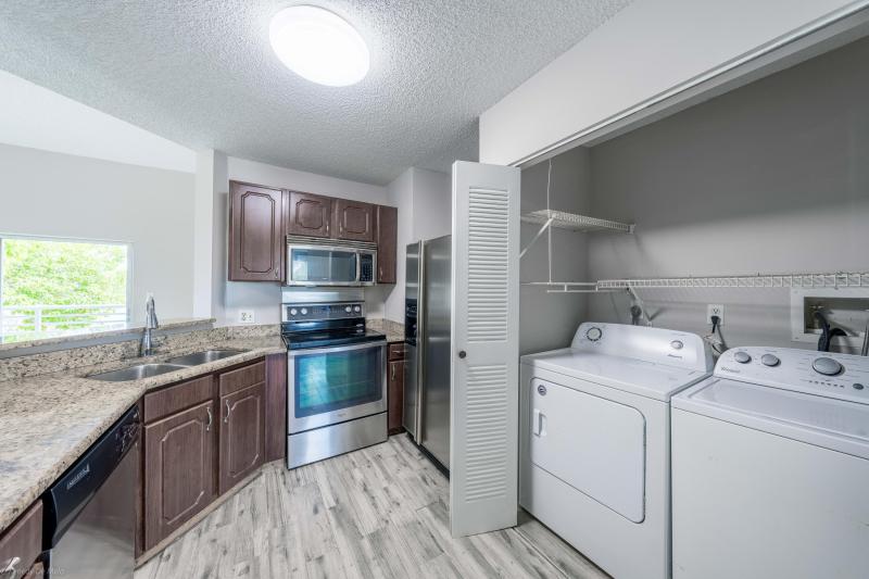  Condo & Townhome Photos