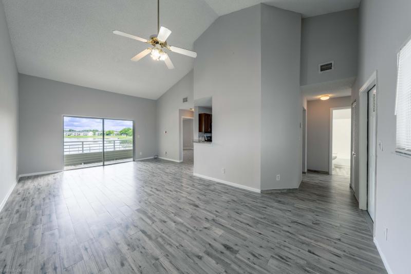 Condo & Townhome Photos