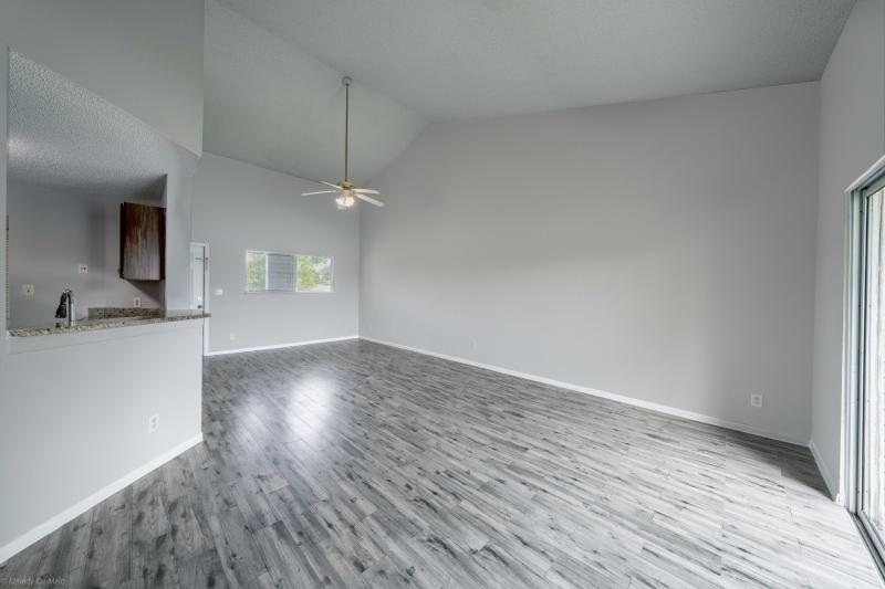  Condo & Townhome Photos