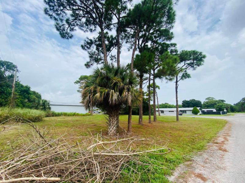  Commercial & Industrial Land Images 