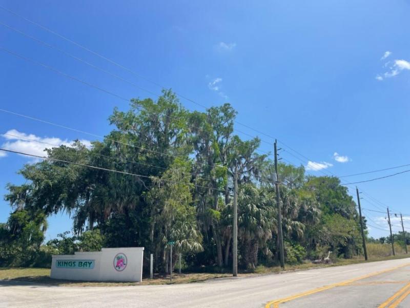  Commercial & Industrial Land Images 
