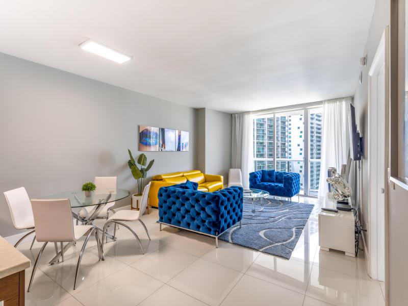  Condo & Townhome Photos