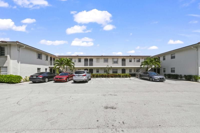  Condo & Townhome Photos