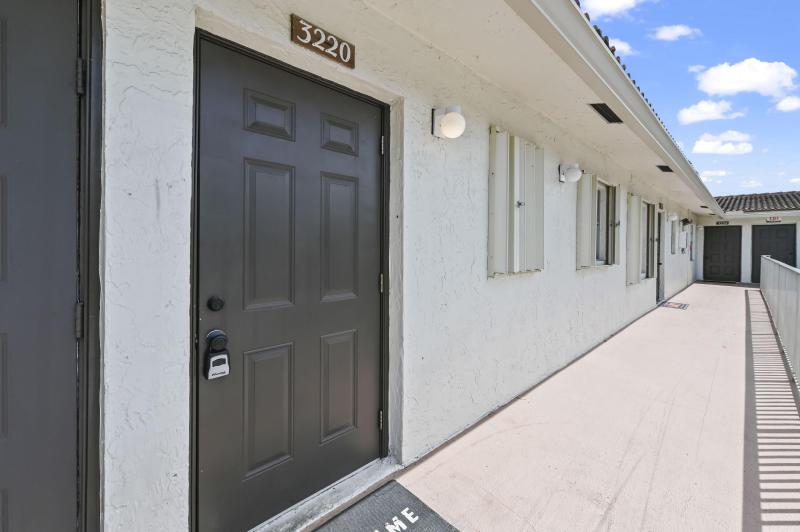  Condo & Townhome Photos