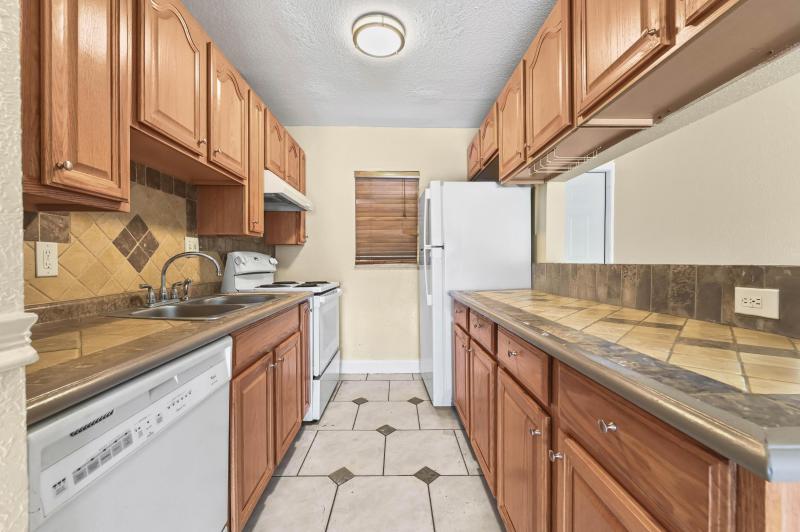  Condo & Townhome Photos