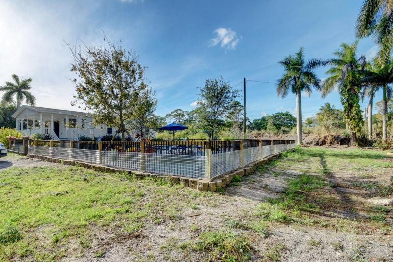  Commercial & Industrial Land Images 