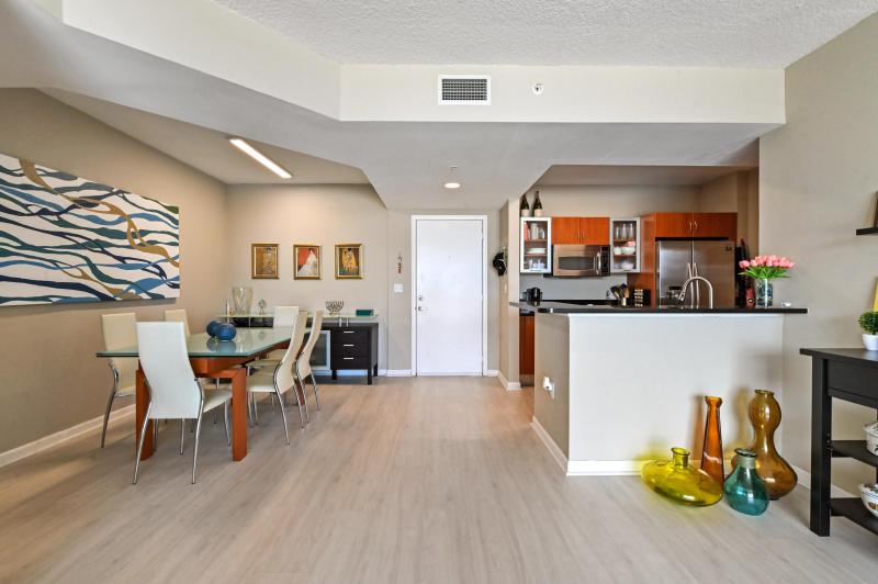  Condo & Townhome Photos