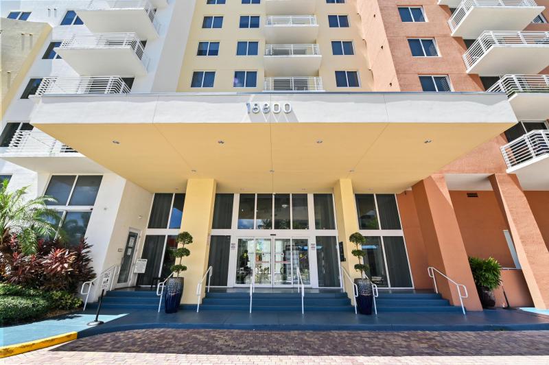  Condo & Townhome Photos