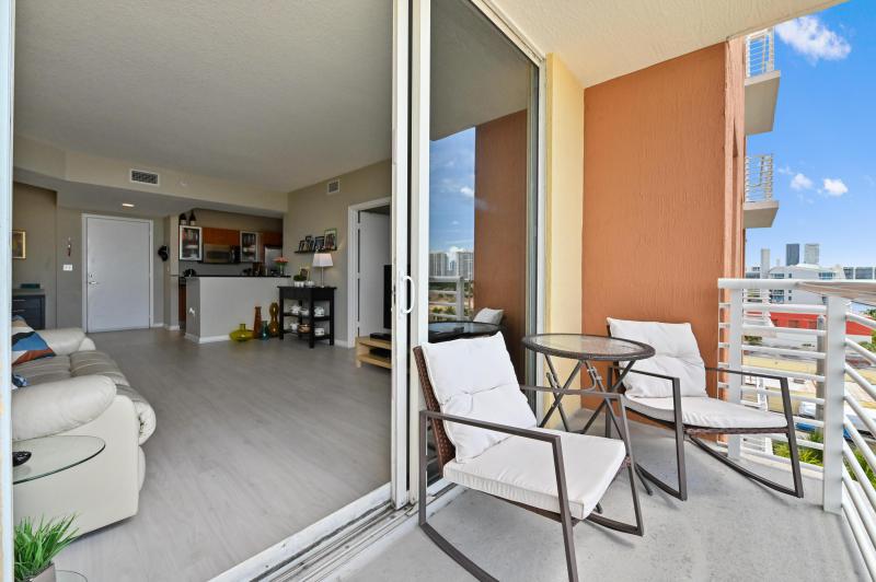  Condo & Townhome Photos