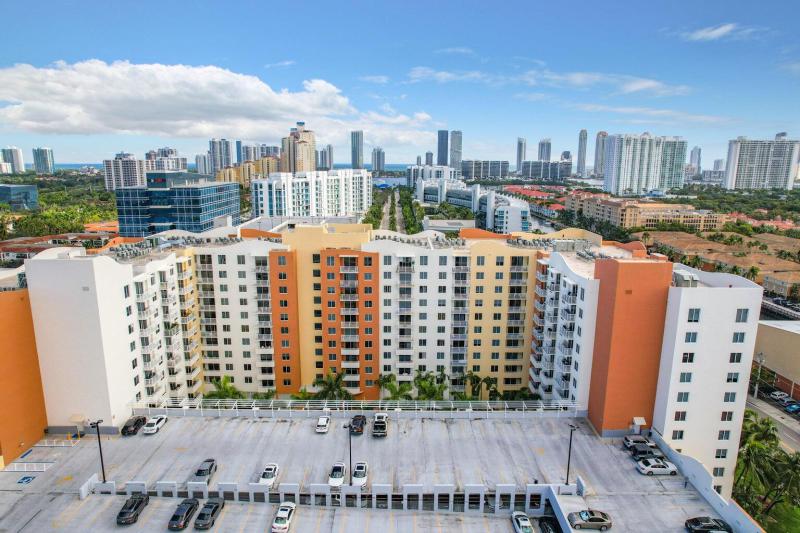  Condo & Townhome Photos