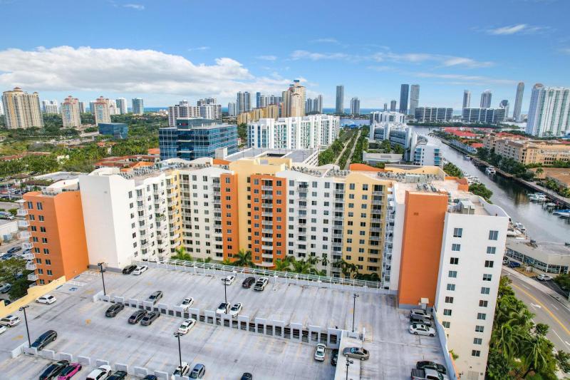  Condo & Townhome Photos