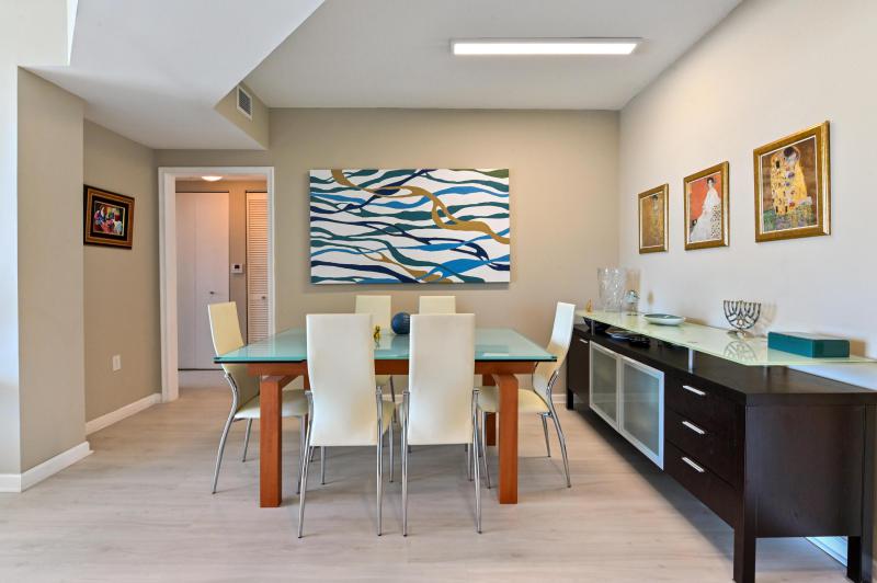  Condo & Townhome Photos