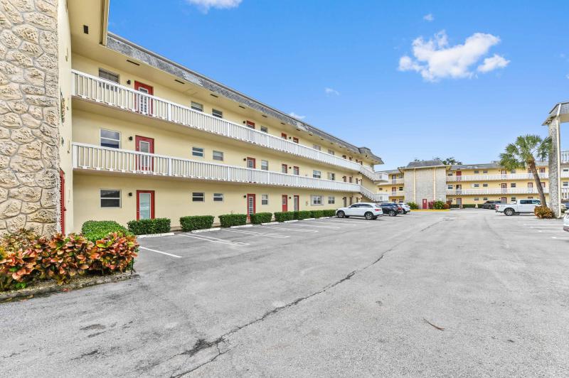  Condo & Townhome Photos