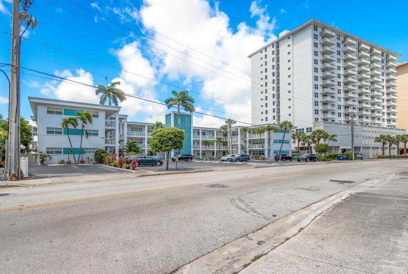  Condo & Townhome Photos