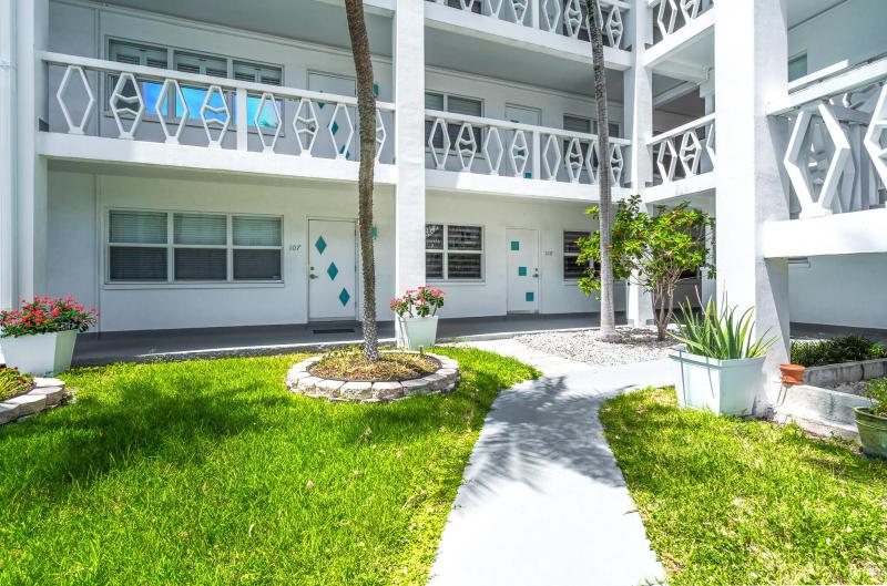 Condo & Townhome Photos