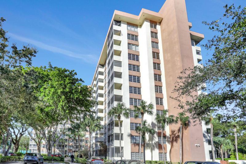  Condo & Townhome Photos