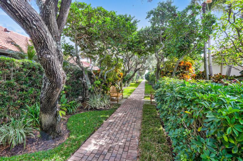  Single Family Homes Photo 21:  Jupiter Inlet Colony,  FL 33469