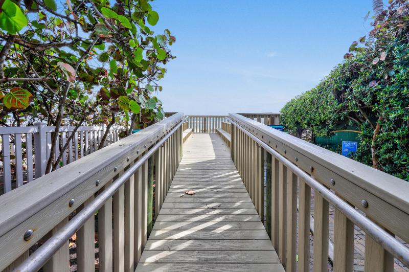  Single Family Homes Photo 24:  Jupiter Inlet Colony,  FL 33469