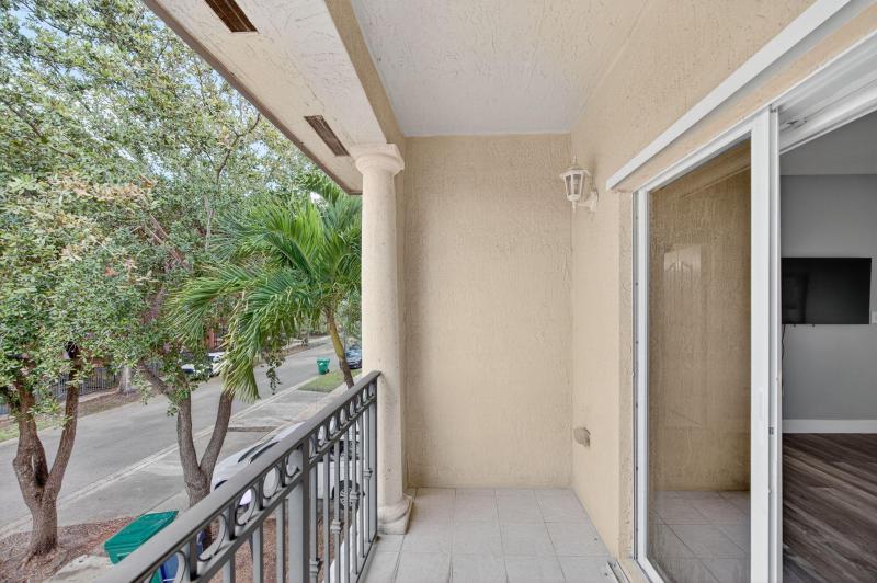  Condo & Townhome Photos