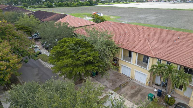  Condo & Townhome Photos