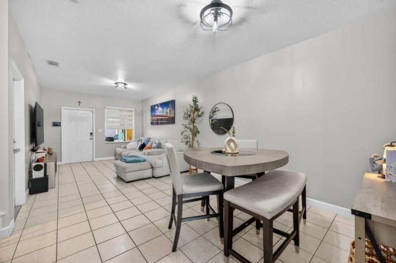  Condo & Townhome Photos